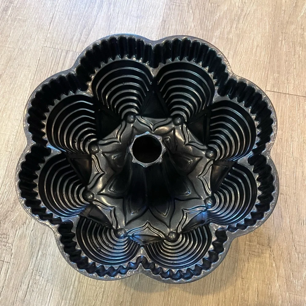 Nordic Ware Bundt Brand Fiesta Party Cake Pan